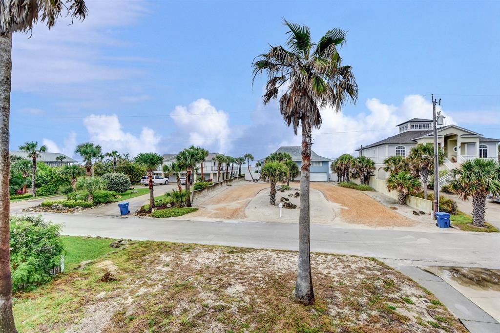 Recently Sold: $564,000 (3 beds, 2 baths, 2233 Square Feet)