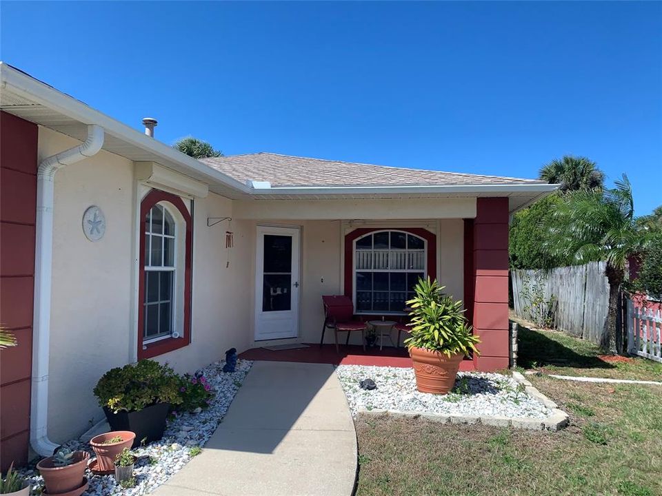 Recently Sold: $410,000 (3 beds, 2 baths, 1600 Square Feet)