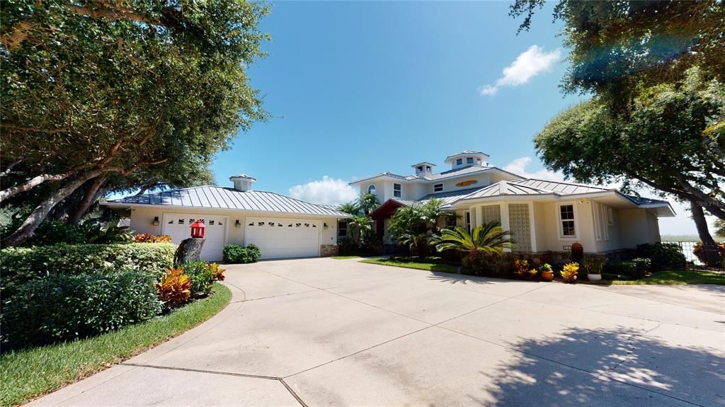 Recently Sold: $2,500,000 (3 beds, 3 baths, 3963 Square Feet)