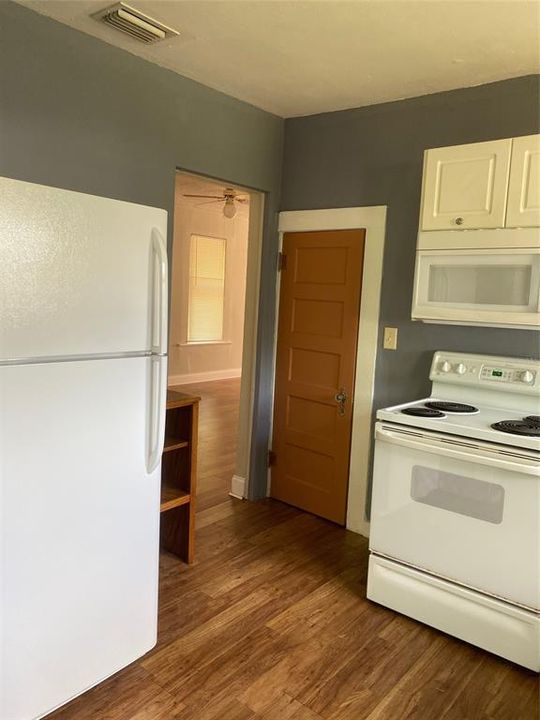 Recently Rented: $1,300 (2 beds, 2 baths, 1224 Square Feet)