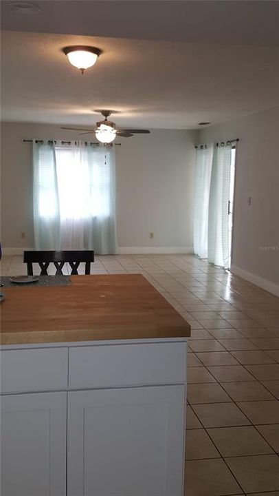 Recently Sold: $129,900 (2 beds, 2 baths, 1136 Square Feet)