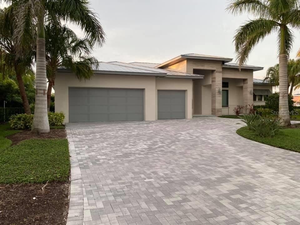 Recently Sold: $1,783,502 (4 beds, 3 baths, 3136 Square Feet)