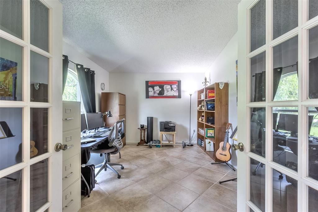Recently Sold: $399,000 (3 beds, 2 baths, 1980 Square Feet)