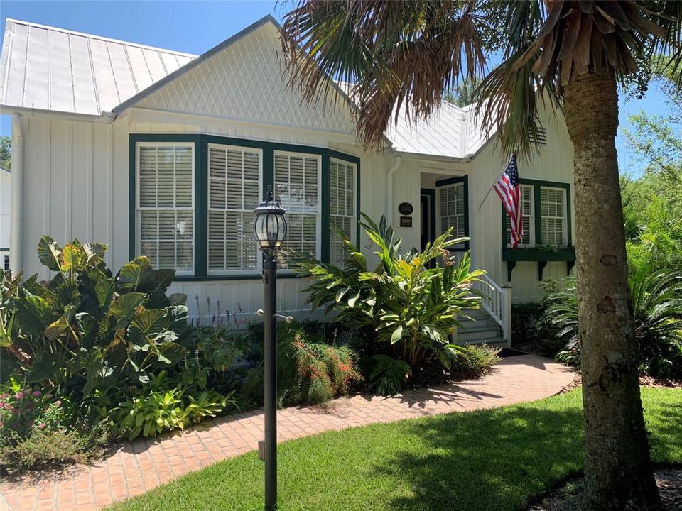 Recently Sold: $670,000 (3 beds, 2 baths, 1450 Square Feet)