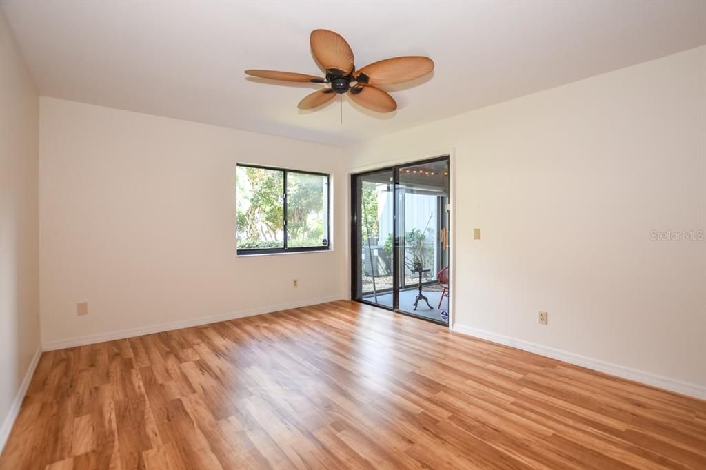 Recently Sold: $157,500 (1 beds, 1 baths, 891 Square Feet)