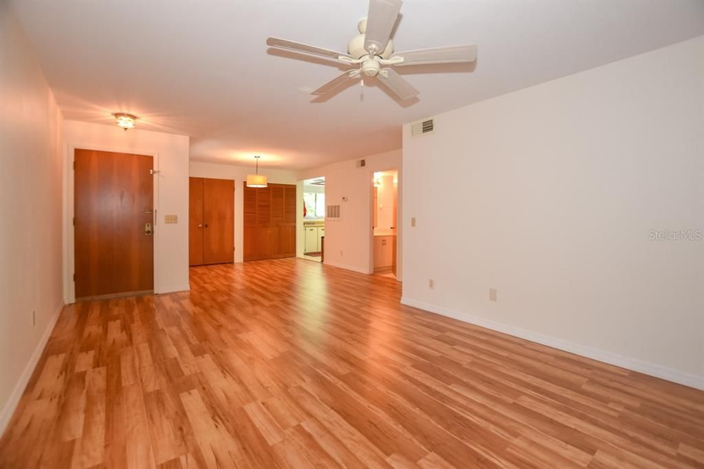Recently Sold: $157,500 (1 beds, 1 baths, 891 Square Feet)