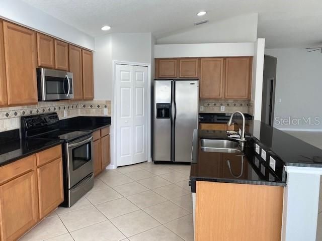 Recently Rented: $1,850 (3 beds, 2 baths, 1758 Square Feet)