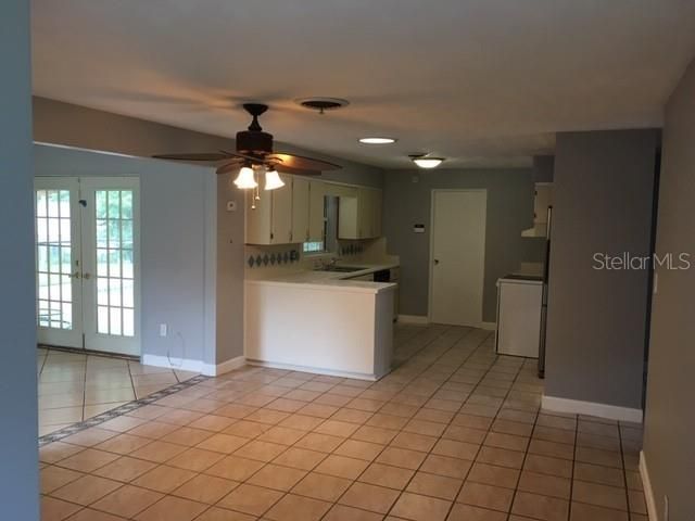 Recently Rented: $1,800 (3 beds, 2 baths, 1777 Square Feet)