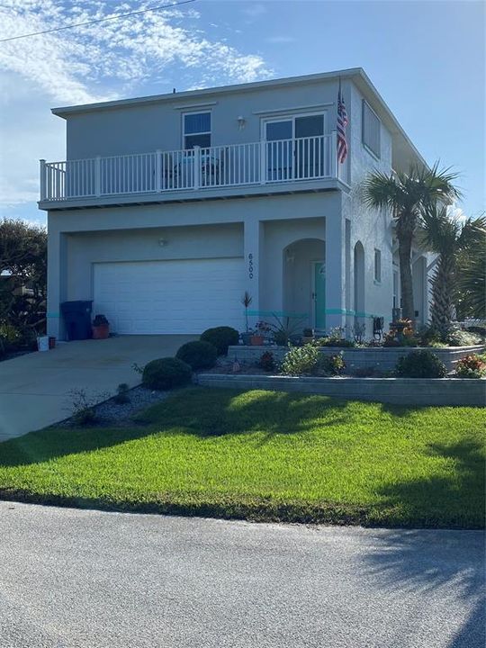 最近售出: $590,000 (3 贝兹, 2 浴室, 2415 平方英尺)