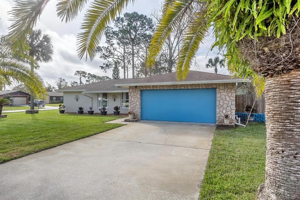 Recently Sold: $229,000 (3 beds, 2 baths, 1915 Square Feet)