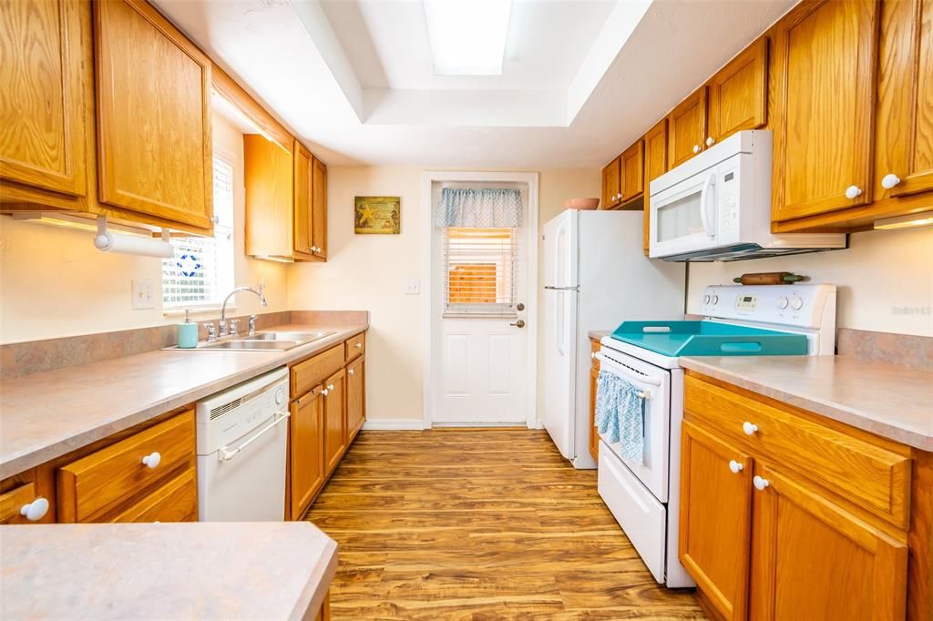 Recently Sold: $179,900 (2 beds, 1 baths, 864 Square Feet)