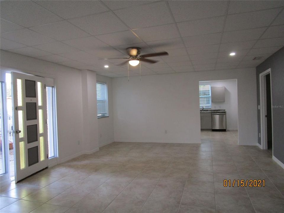 Recently Rented: $1,500 (3 beds, 2 baths, 2000 Square Feet)