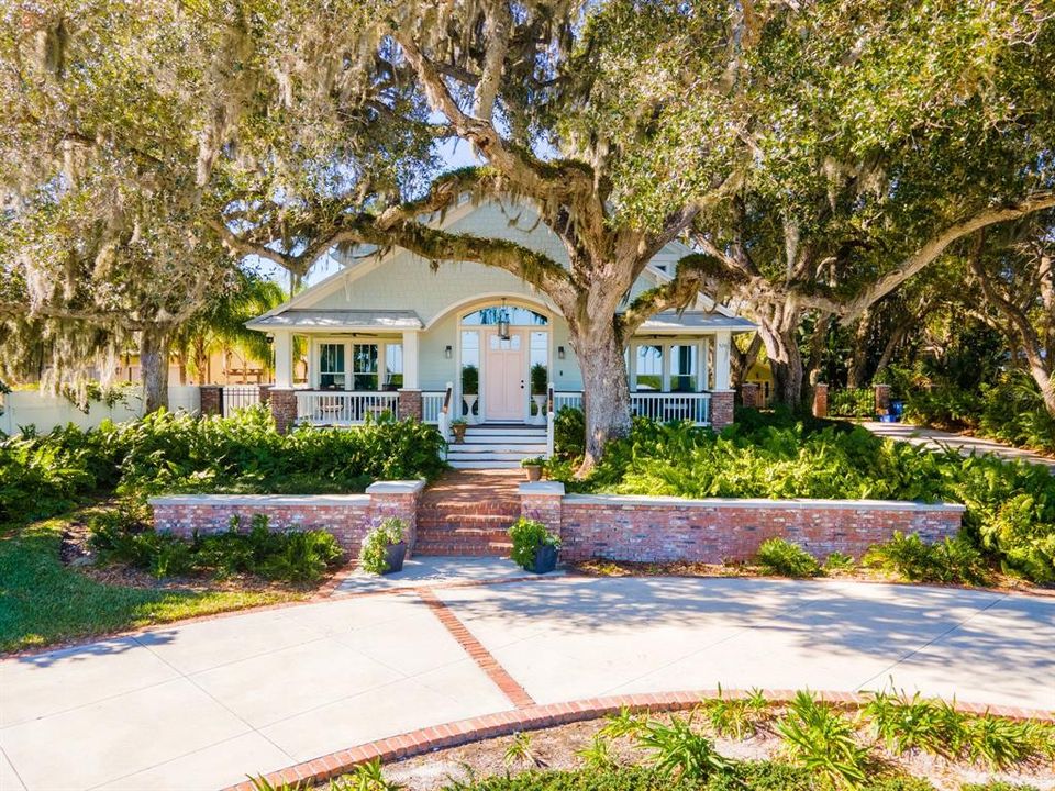 Recently Sold: $2,200,000 (6 beds, 5 baths, 5810 Square Feet)