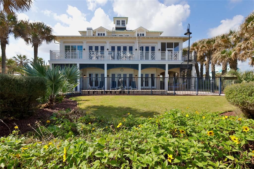 Recently Sold: $3,300,000 (3 beds, 4 baths, 4122 Square Feet)