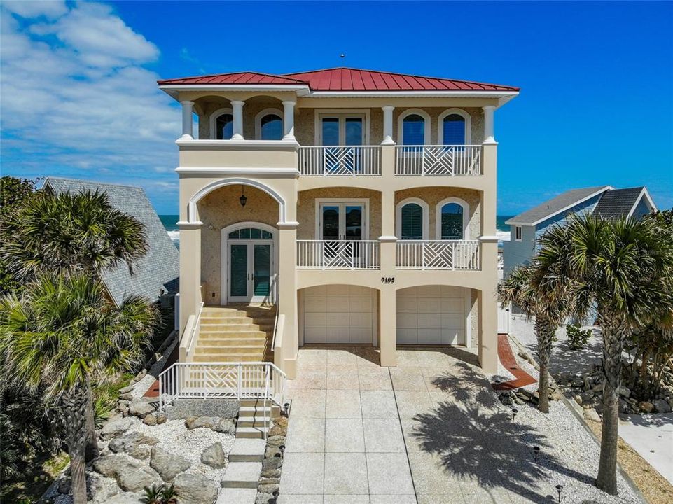 Recently Sold: $3,100,000 (4 beds, 3 baths, 4915 Square Feet)