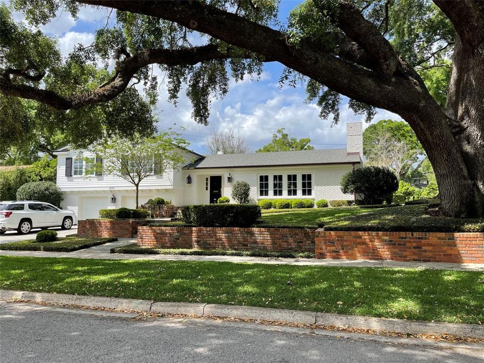 Recently Sold: $975,000 (3 beds, 2 baths, 2191 Square Feet)