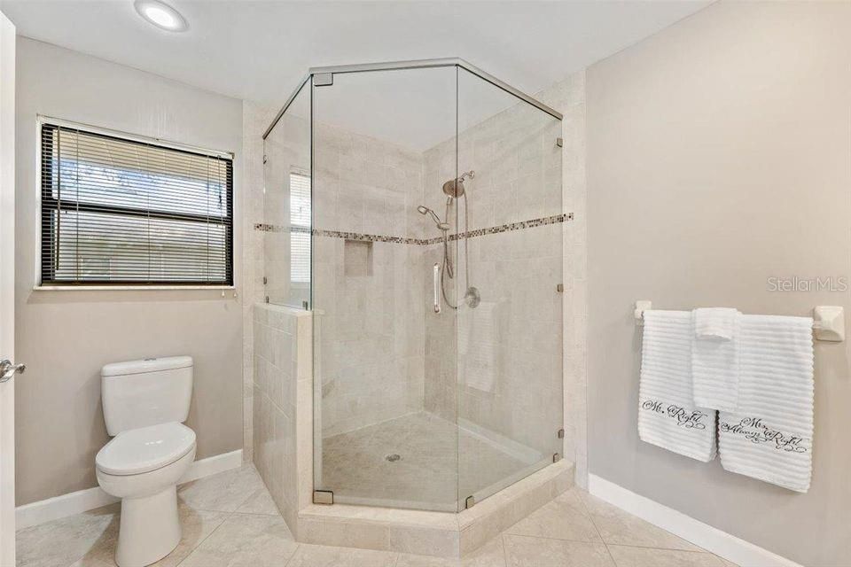 最近售出: $417,000 (3 贝兹, 2 浴室, 2388 平方英尺)