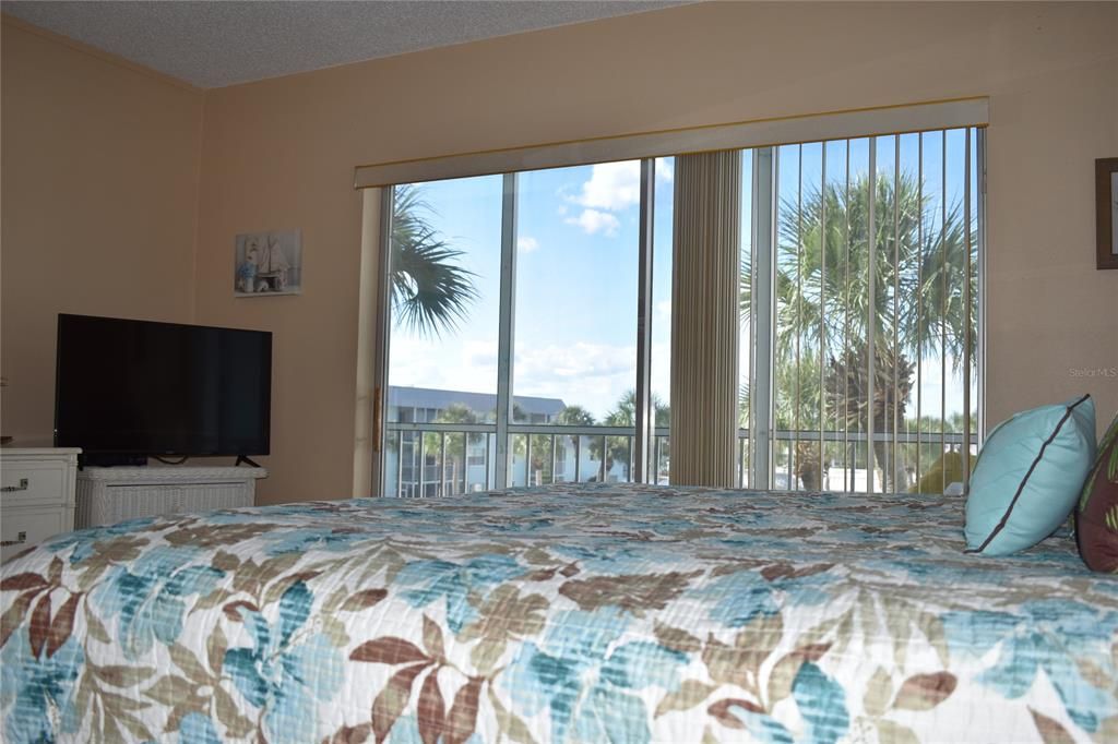 For Rent: $3,200 (2 beds, 2 baths, 1141 Square Feet)