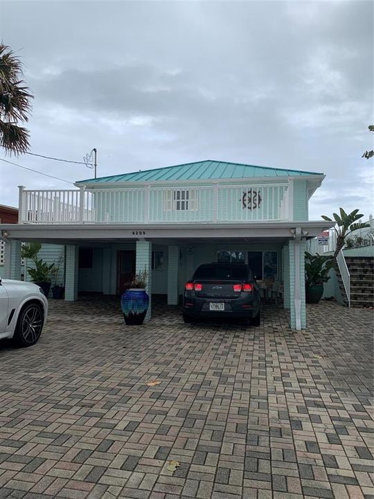 Vendido Recientemente: $1,250,000 (3 camas, 3 baños, 2610 Pies cuadrados)