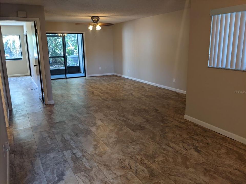 Recently Sold: $200,000 (1 beds, 1 baths, 891 Square Feet)