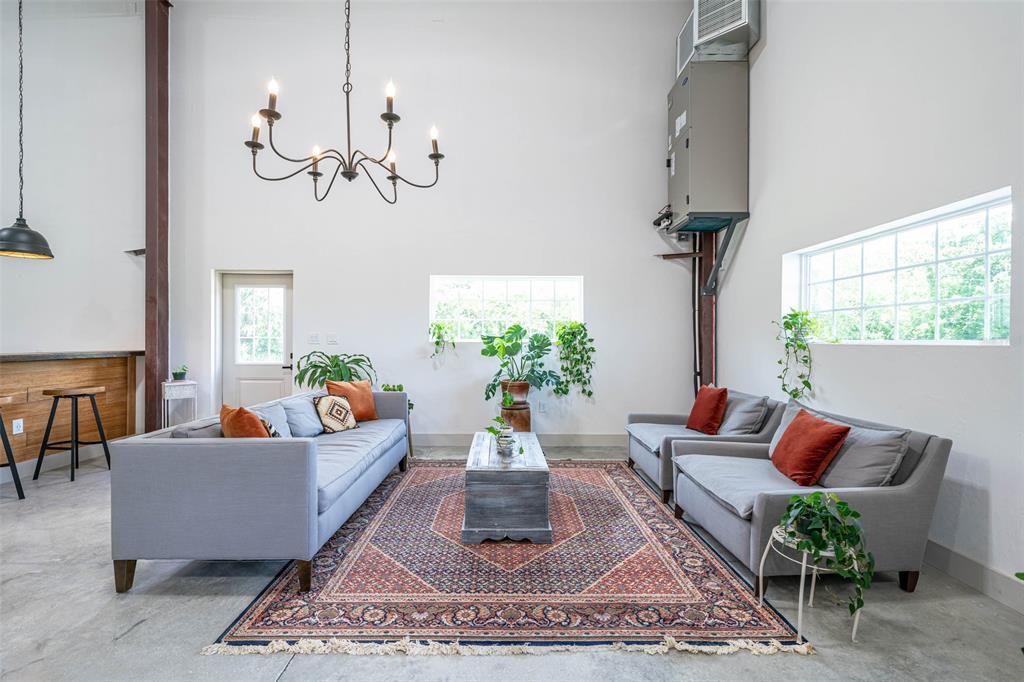 Recently Sold: $625,000 (2 beds, 1 baths, 3200 Square Feet)