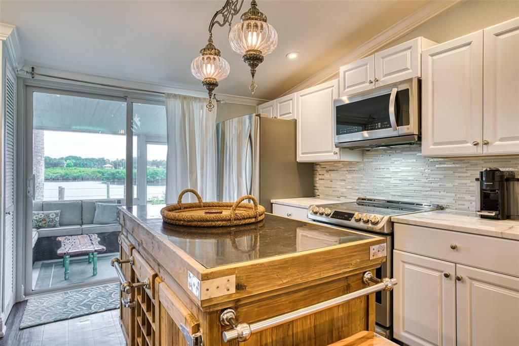 Recently Sold: $440,000 (2 beds, 2 baths, 1176 Square Feet)