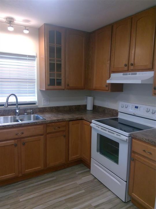 Recently Rented: $1,800 (3 beds, 2 baths, 1500 Square Feet)