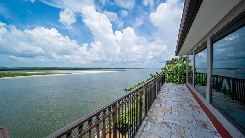 Recently Sold: $4,100,000 (5 beds, 5 baths, 7439 Square Feet)