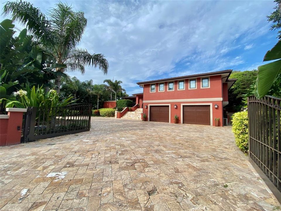 Recently Sold: $4,100,000 (5 beds, 5 baths, 7439 Square Feet)