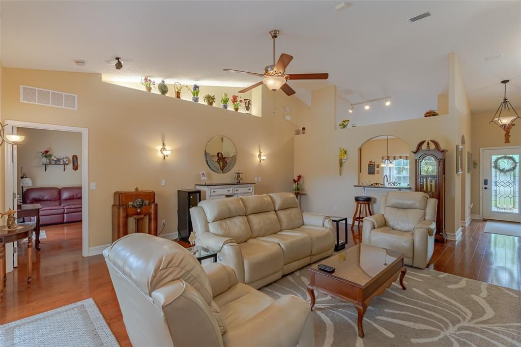 Recently Sold: $429,000 (3 beds, 2 baths, 1980 Square Feet)