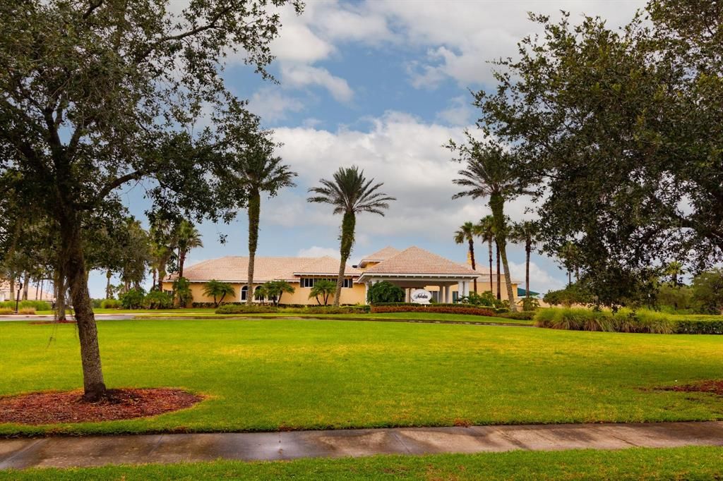 Recently Sold: $710,000 (4 beds, 3 baths, 2418 Square Feet)