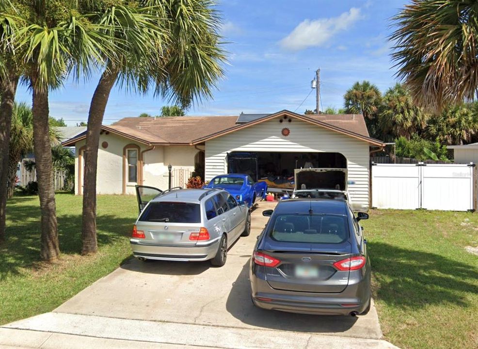 Recently Sold: $325,000 (2 beds, 1 baths, 1366 Square Feet)