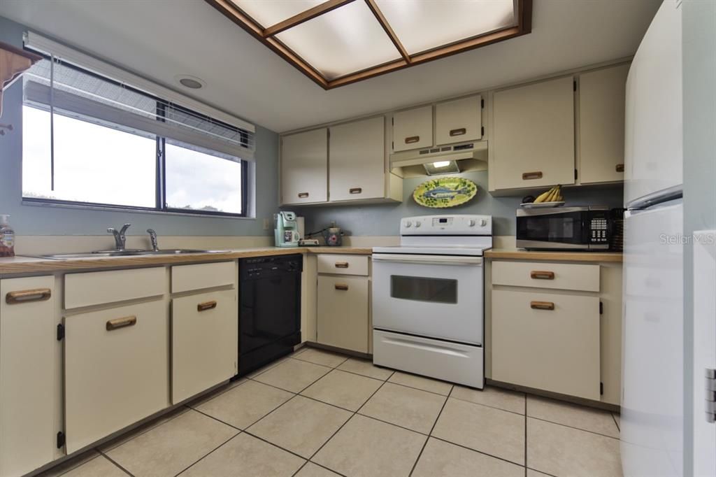 Recently Sold: $219,000 (1 beds, 1 baths, 858 Square Feet)