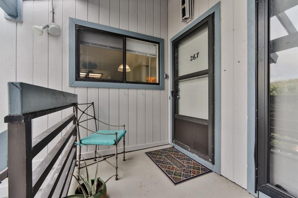 Recently Sold: $219,000 (1 beds, 1 baths, 858 Square Feet)