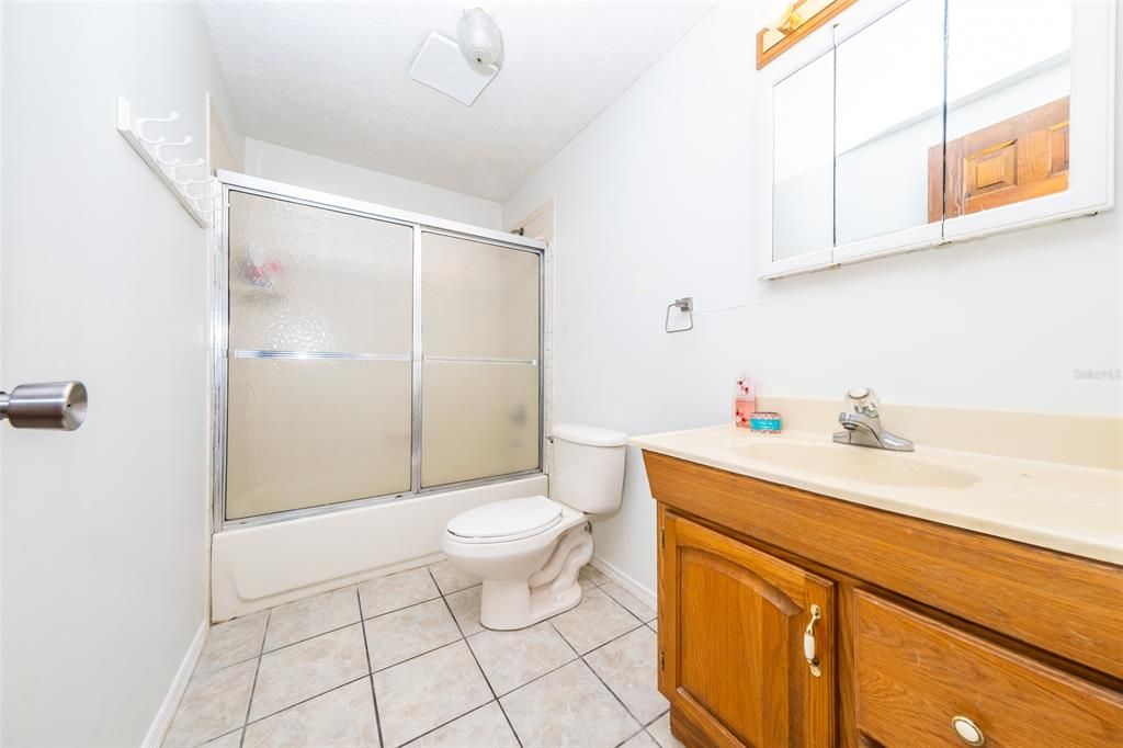 Recently Sold: $325,000 (4 beds, 2 baths, 1728 Square Feet)