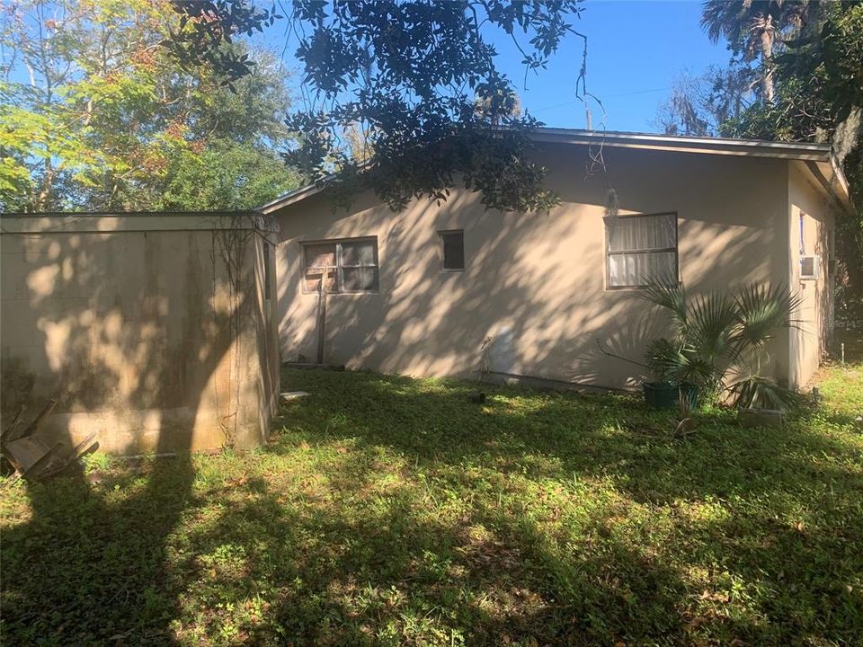 Recently Sold: $99,000 (2 beds, 1 baths, 812 Square Feet)