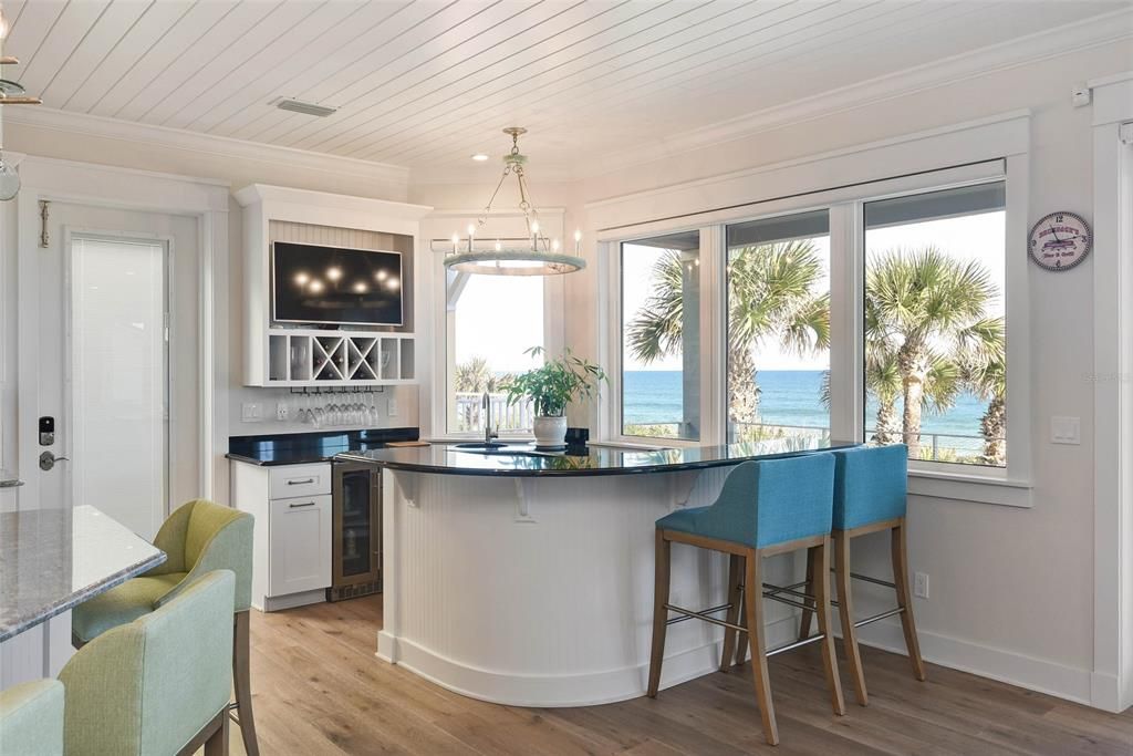 Bar/Dining area with Ocean Front Views!