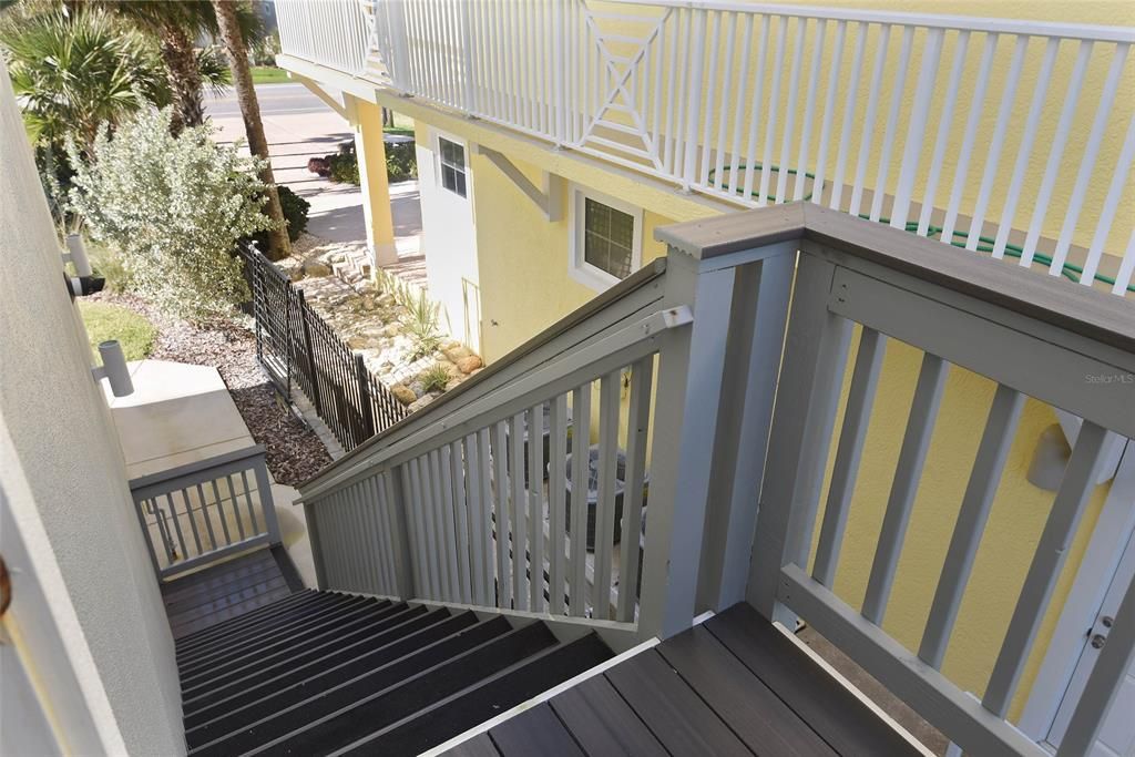 Side Stairway for quick access to fenced back yard - convenient for you and your pets