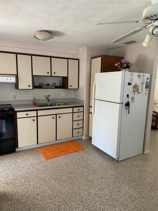 For Rent: $2,600 (2 beds, 1 baths, 970 Square Feet)