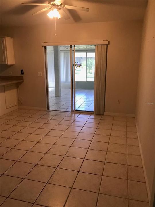 Vendido Recientemente: $300,000 (3 camas, 2 baños, 1574 Pies cuadrados)