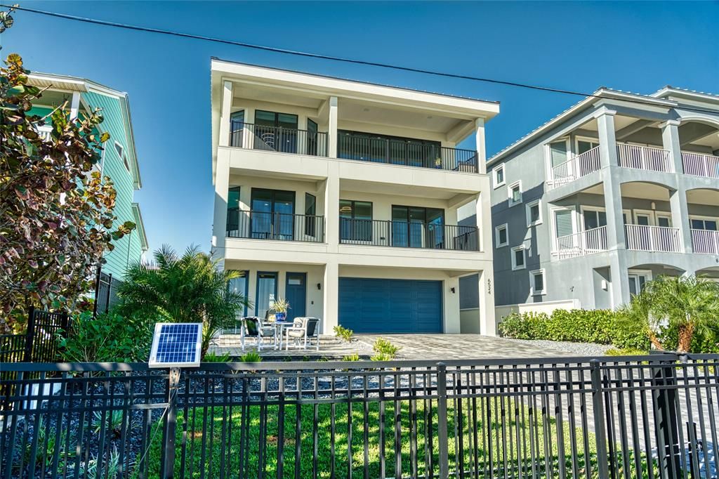 Recently Sold: $2,995,000 (4 beds, 3 baths, 3579 Square Feet)