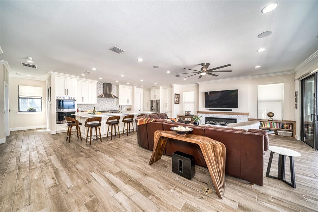 Recently Sold: $2,995,000 (4 beds, 3 baths, 3579 Square Feet)