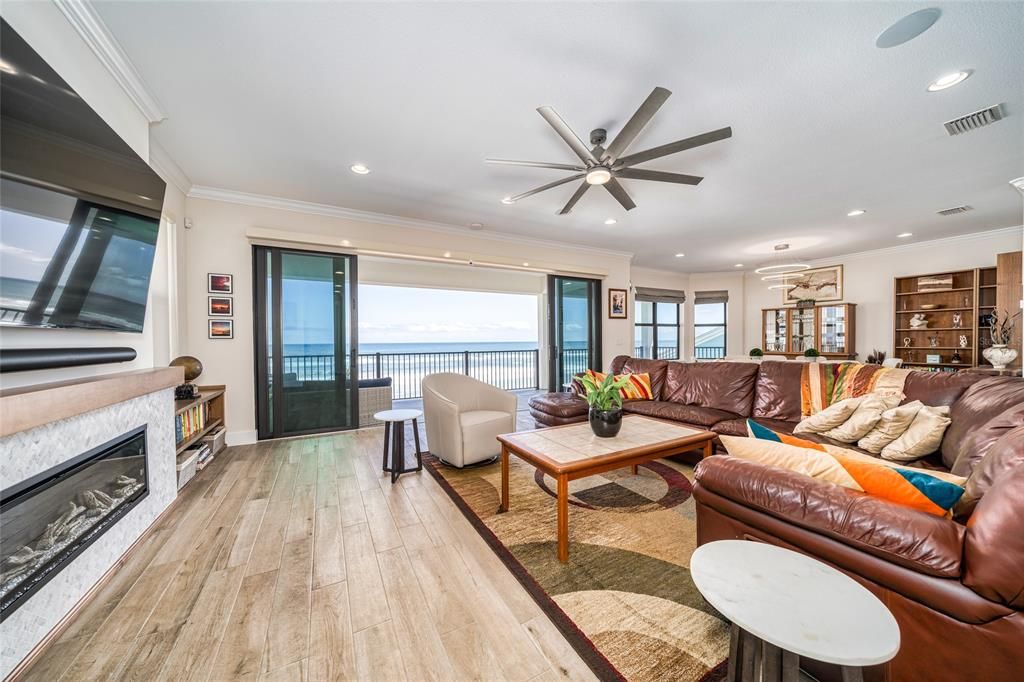 Recently Sold: $2,995,000 (4 beds, 3 baths, 3579 Square Feet)