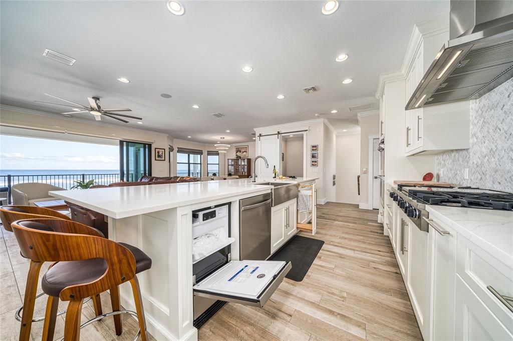 Recently Sold: $2,995,000 (4 beds, 3 baths, 3579 Square Feet)