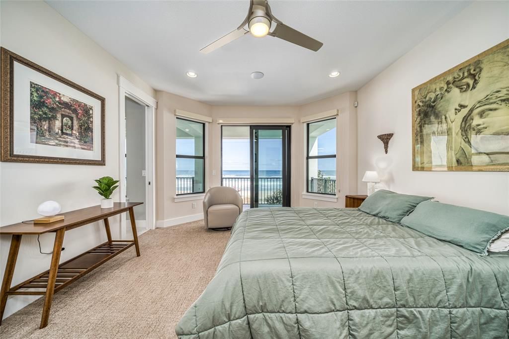 Recently Sold: $2,995,000 (4 beds, 3 baths, 3579 Square Feet)