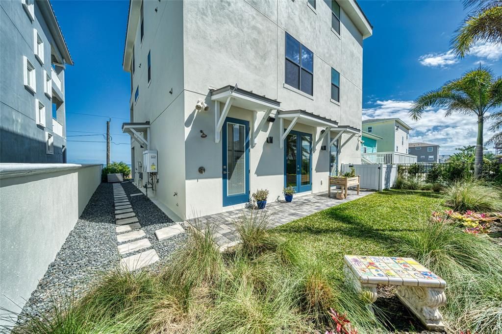 Recently Sold: $2,995,000 (4 beds, 3 baths, 3579 Square Feet)