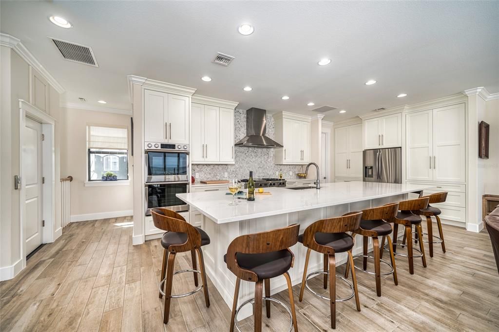 Recently Sold: $2,995,000 (4 beds, 3 baths, 3579 Square Feet)