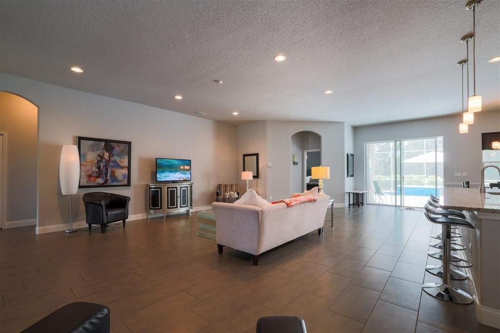 Recently Sold: $585,000 (3 beds, 2 baths, 2233 Square Feet)