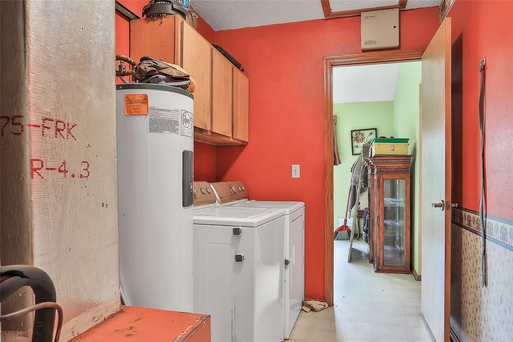 Vendido Recientemente: $450,000 (3 camas, 3 baños, 2312 Pies cuadrados)