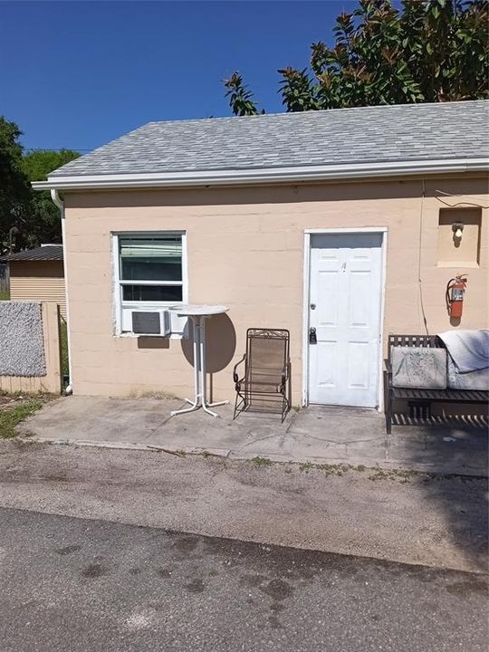 Recently Rented: $800 (0 beds, 1 baths, 300 Square Feet)